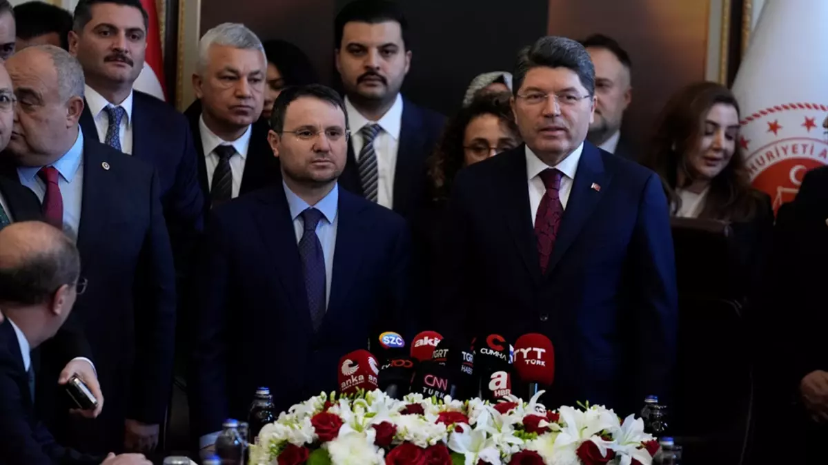 Adalet Bakanlığı’nda Devir Teslim: Akın Gürlek Göreve Başladı, İlk Mesajı Dikkat Çekti