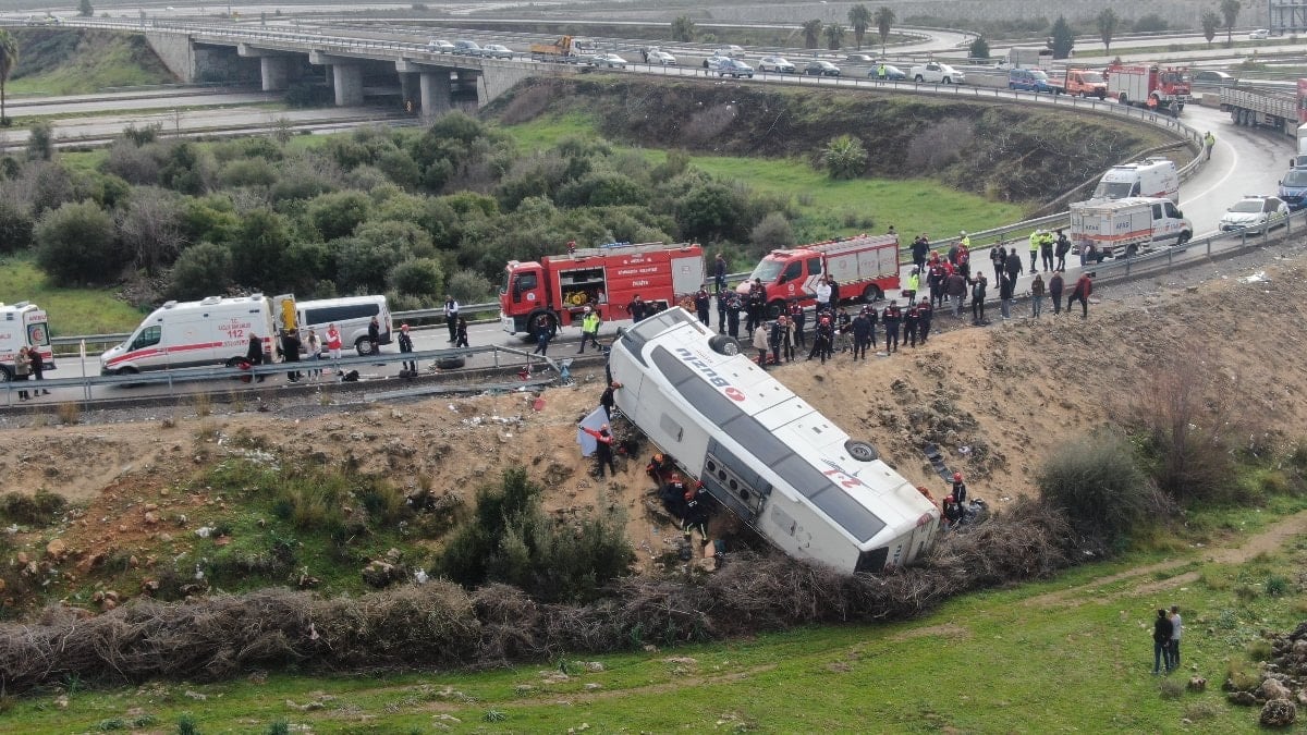 Antalya Döşemealtı’ndaki otobüs kazasında yaşamını yitiren 10 kişinin kimliği açıklandı