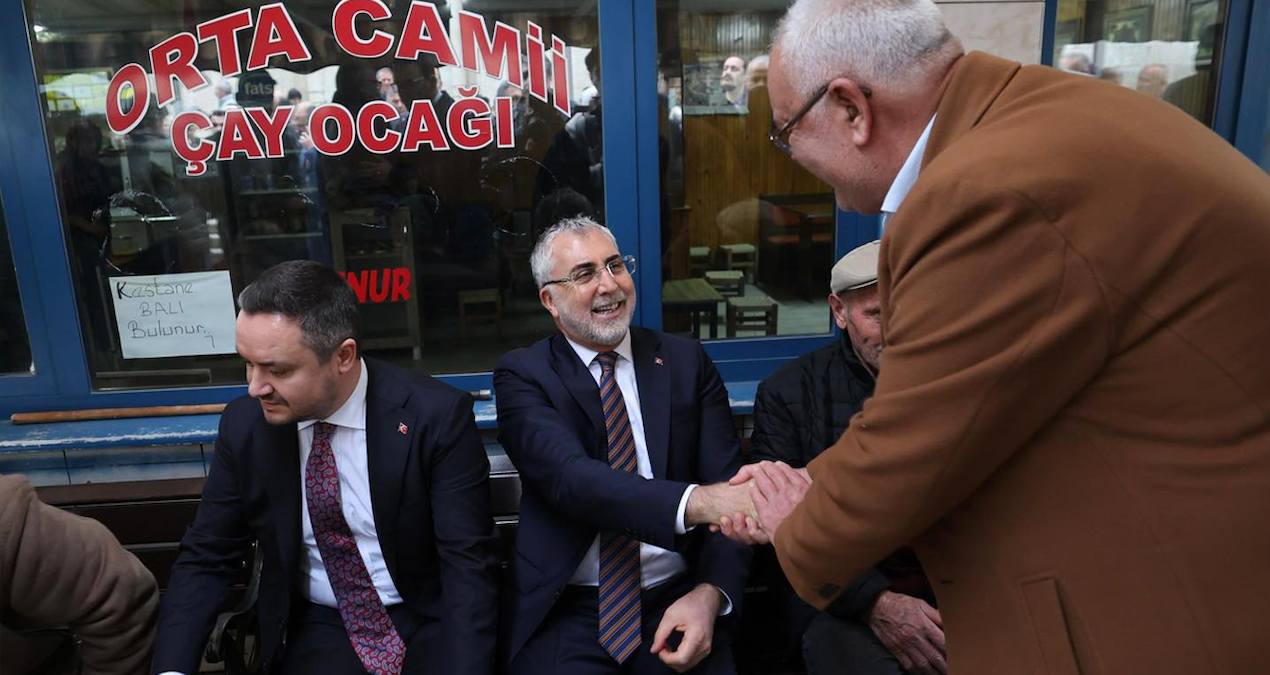 Yarım Simit Görüntüsü Olay Oldu: Bakan Işıkhan’ın Ordu’daki İkramı Sosyal Medyayı Ayağa Kaldırdı