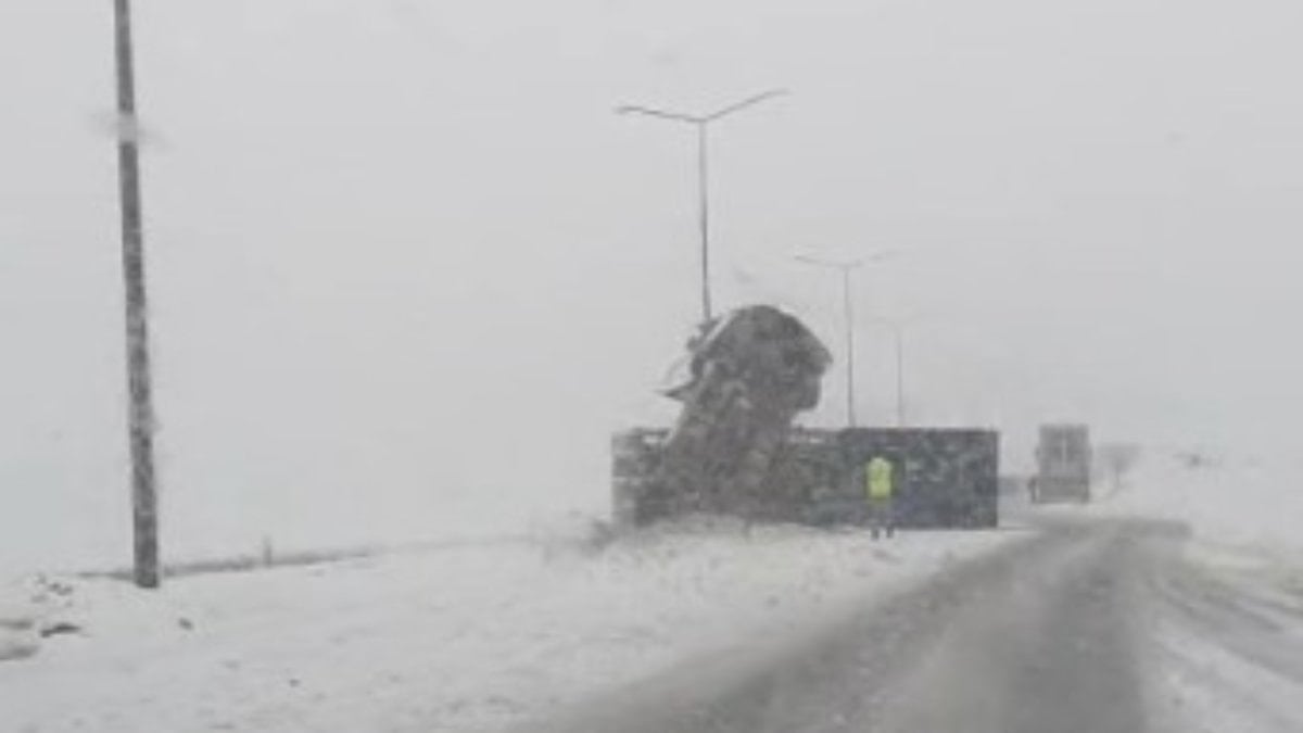 Bitlis’te Korkutan Kaza: Rahva Mevkiinde Tır Kaydı ve Yan Yattı, Sürücünün Durumu Açıklandı