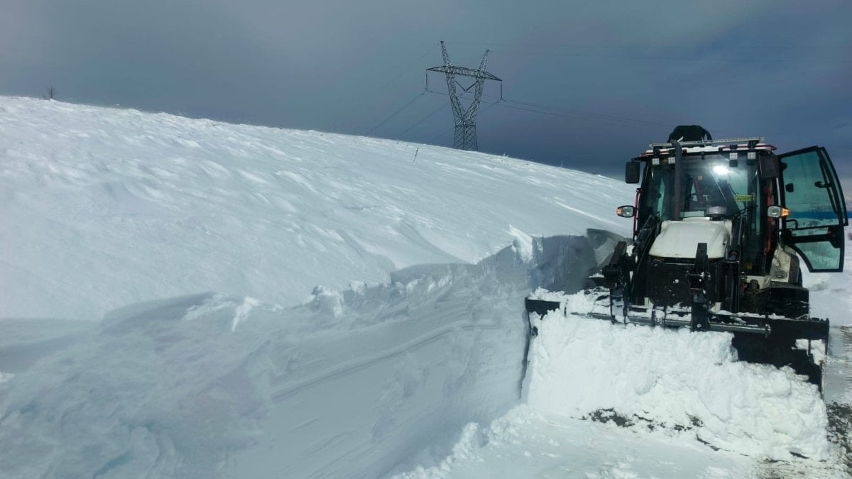 Elazig’da Kapanan Koy Yollari Yeniden Ulasima Acildi: Ekipler Teyakkuzu Surduruyor