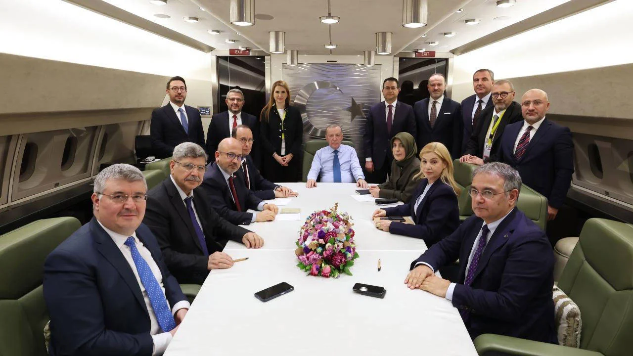 Uçakta Kritik Mesajlar: Erdoğan’dan Suriye, KAAN, Gazze ve İran-ABD Gerilimine Dair Dikkat Çeken Açıklamalar