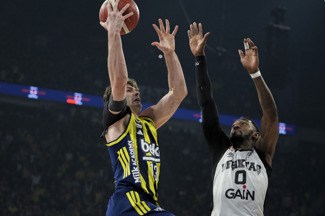 Tarik Biberovic MVP performansiyla one cikti