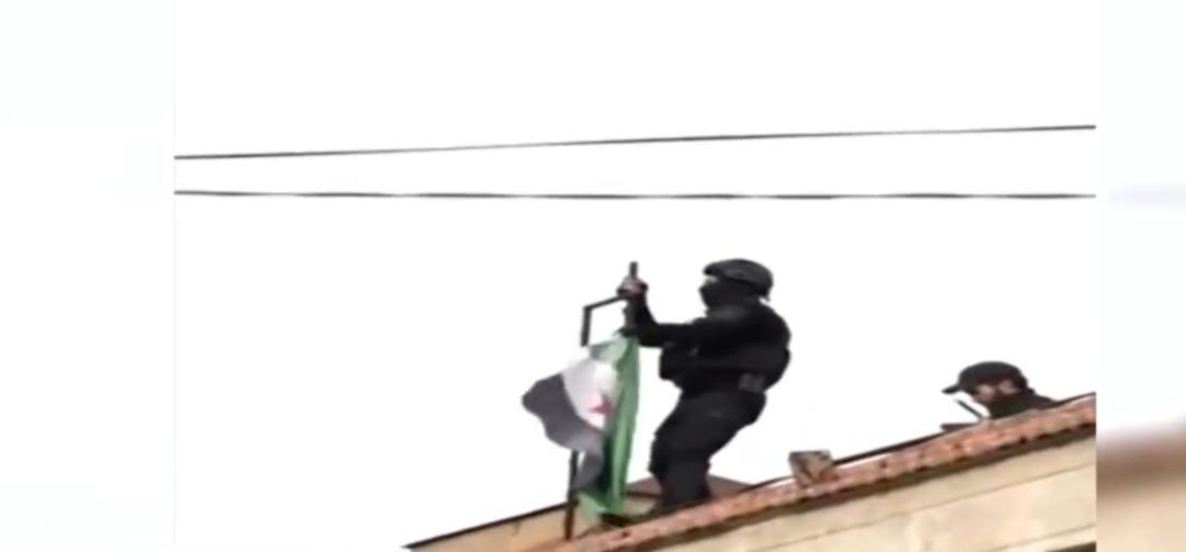 Şam yönetimi Haseke de: Suriye bayrağı göndere çekildi 2