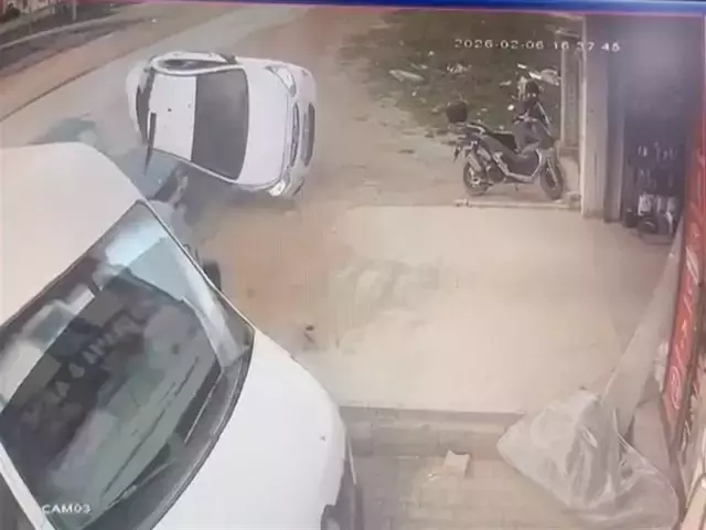 İnegöl’de takla atan otomobilin karıştığı kazada yaralanan çocuklar