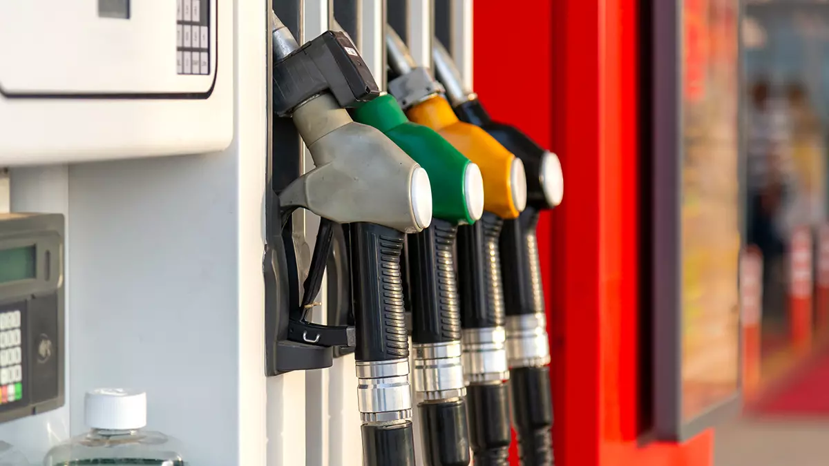 Motorine 20 Kurus Zam Geldi: Istanbul, Ankara, Izmirde Guncel Benzin-Motorin-LPG Fiyatlari Aciklandi